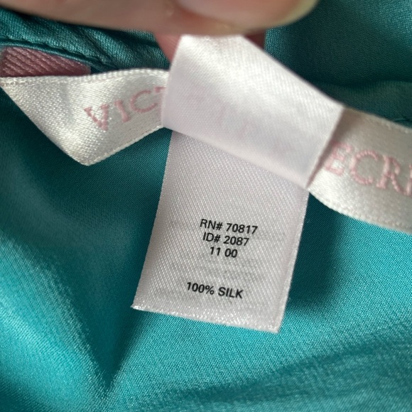 1999 Victoria’s Secret Silk Slip - Picture 5 of 6